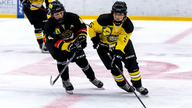 TV Pucken Flickor Nyhet Kval